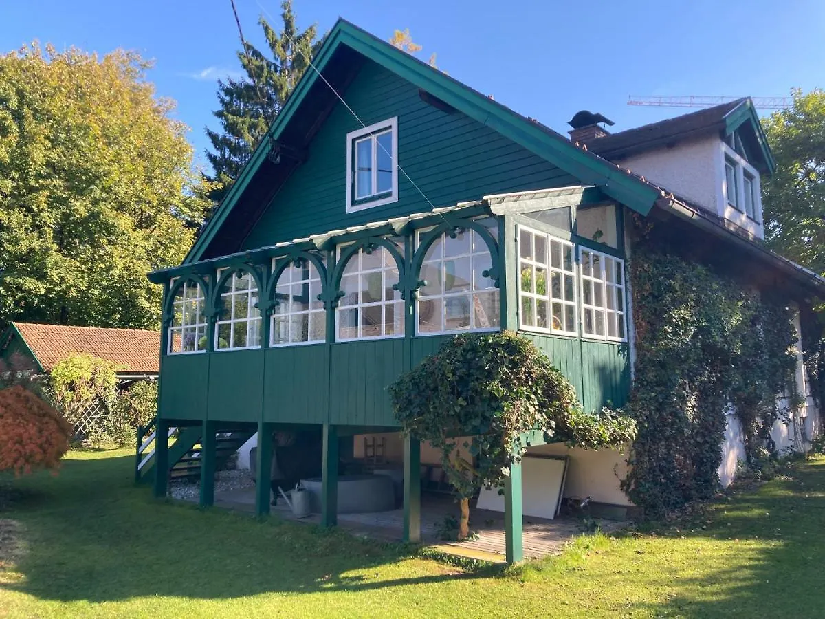 Haus in Anif bei Salzburg mit Sauna und Garten mit Badeteich 0*,