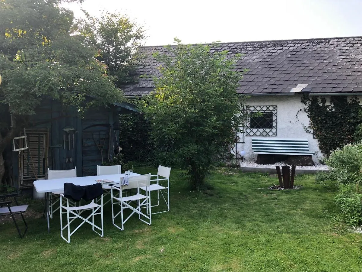 Haus in Anif bei Salzburg mit Sauna und Garten mit Badeteich Österreich