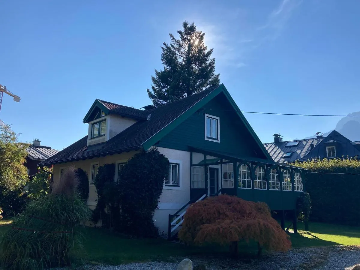 Haus in Anif bei Salzburg mit Sauna und Garten mit Badeteich Ferienhaus