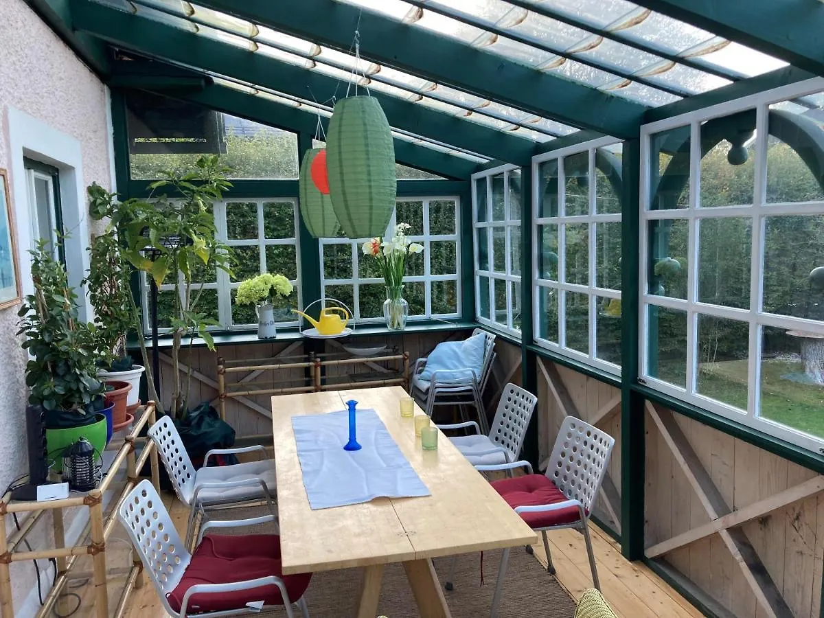 Haus in Anif bei Salzburg mit Sauna und Garten mit Badeteich Ferienhaus