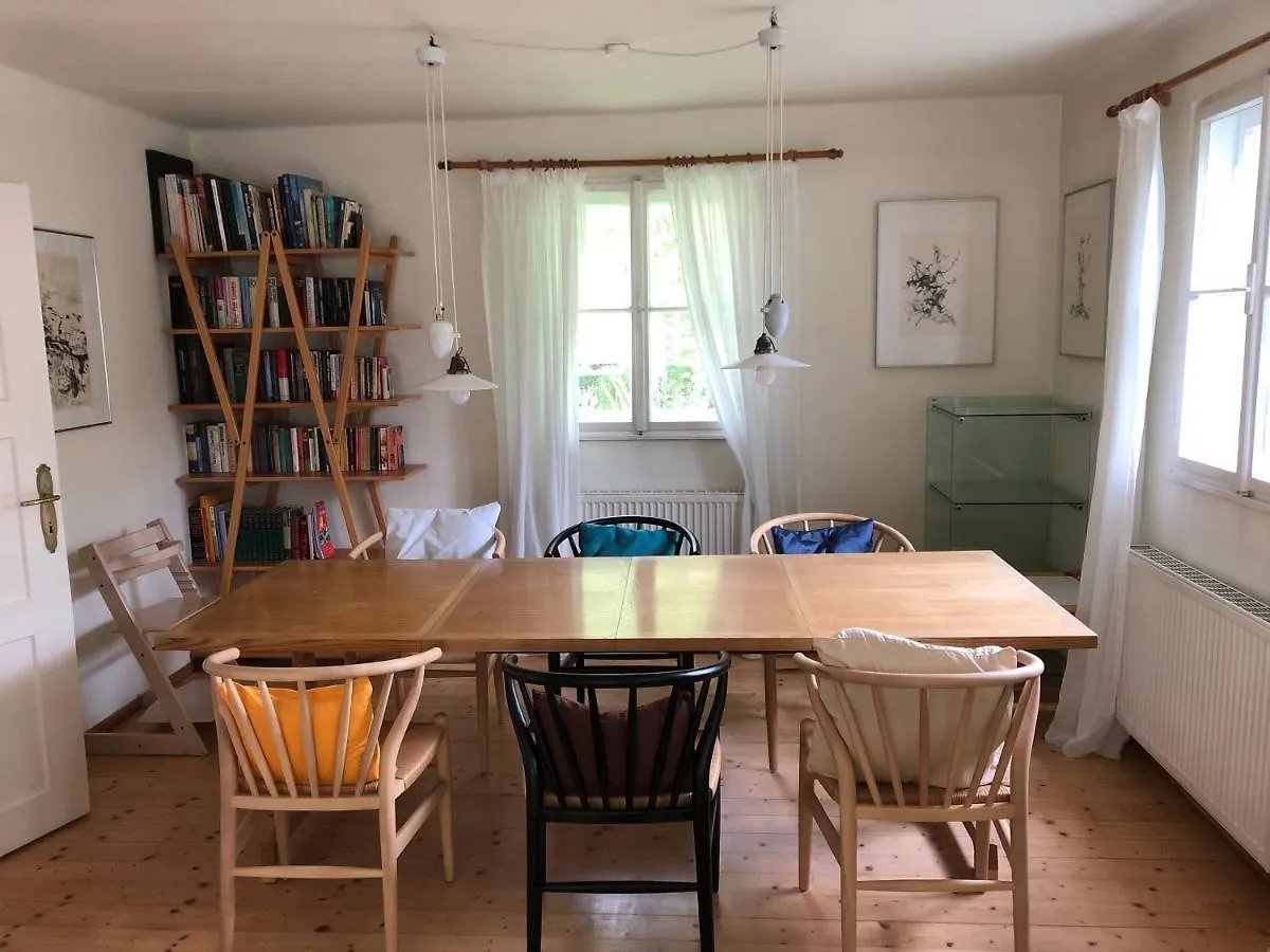 Haus in Anif bei Salzburg mit Sauna und Garten mit Badeteich